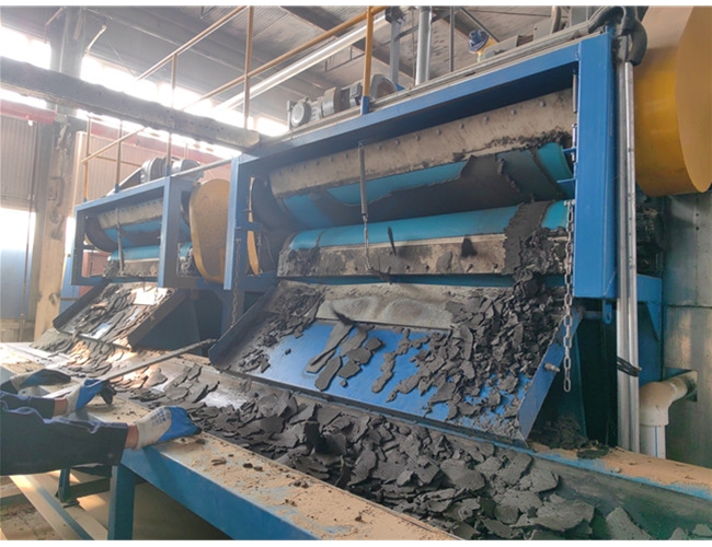 秦皇島某污水處理廠訂購的2臺高壓帶式污泥脫水機，投入使用啦！